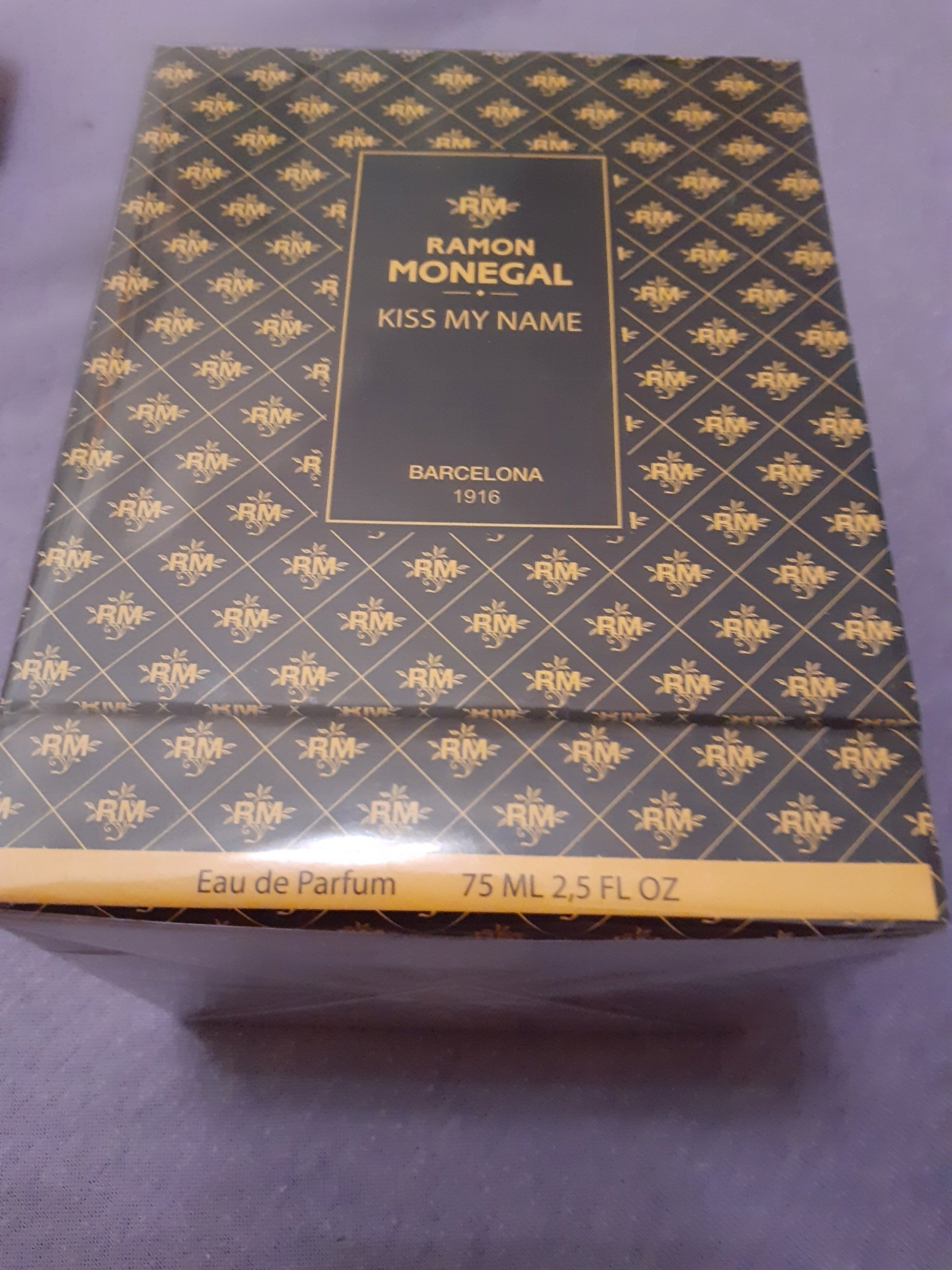 Issey Miyake Ramon Monegal, Kiss My