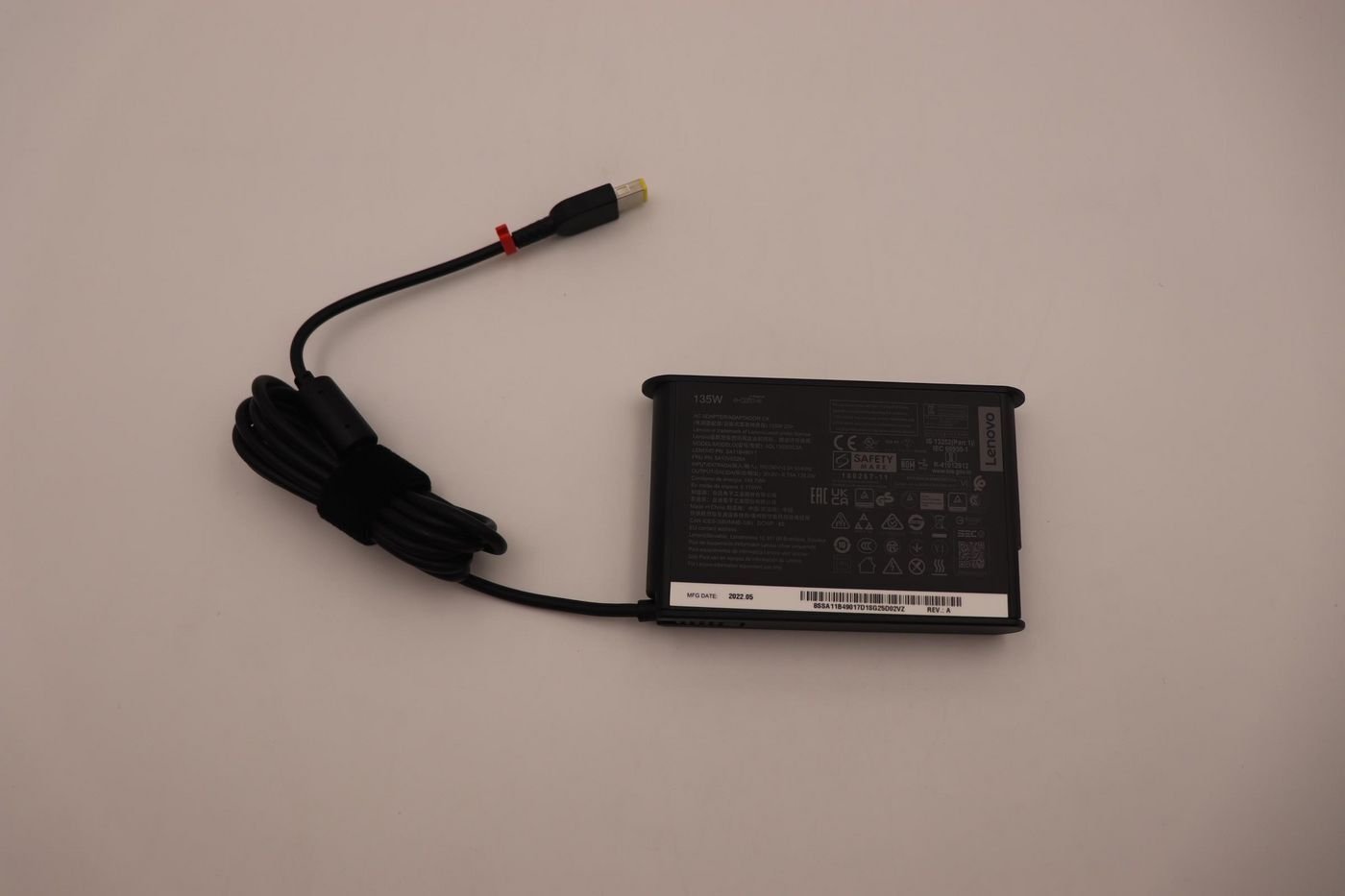 Do laptopa Lenovo 135W AC adapter