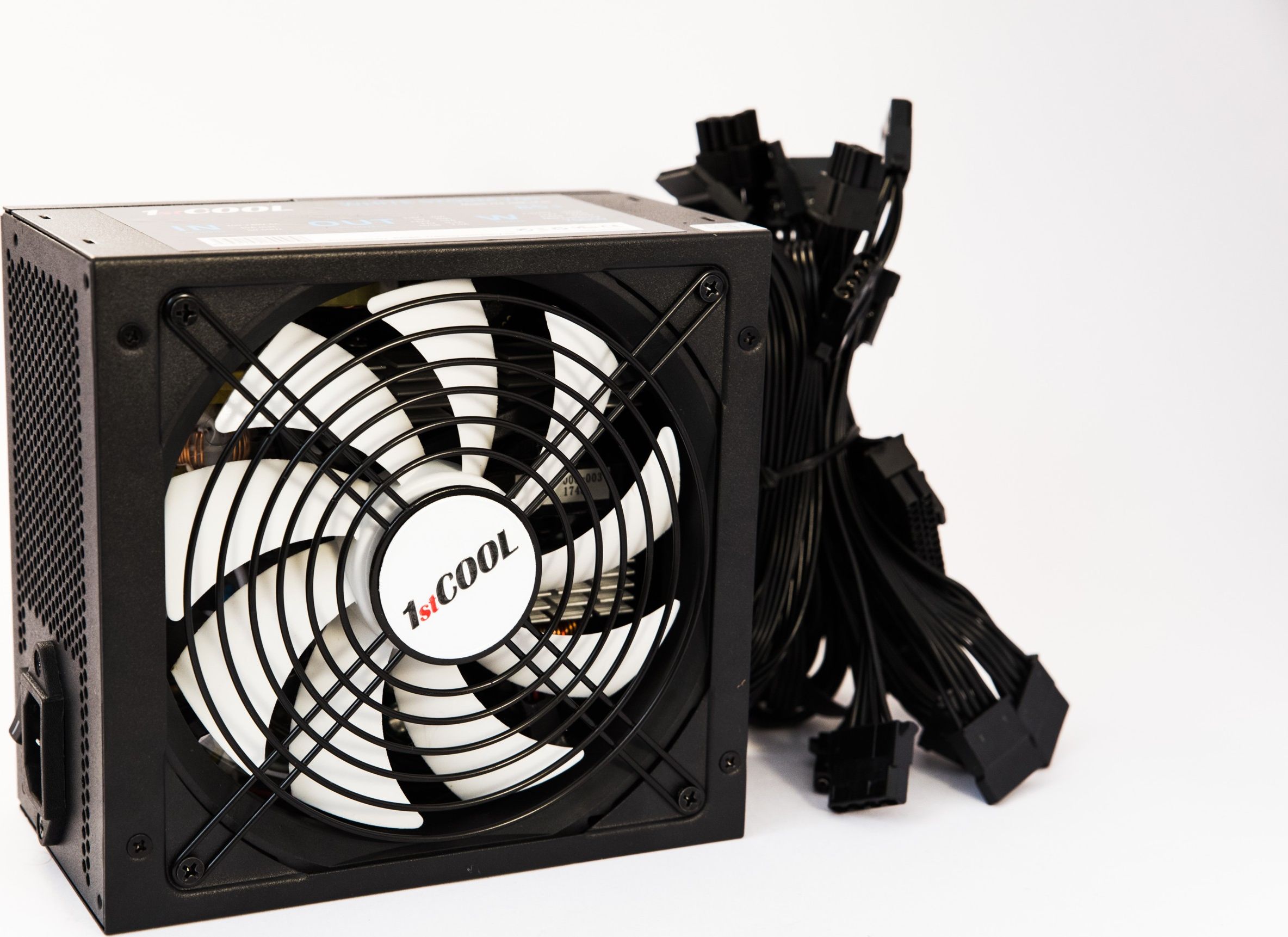 1stCOOL White Storm 700W (ECP-700A-14-85) |