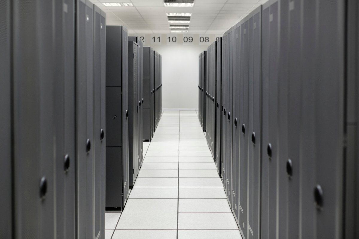HP HPE ProLiant DL20 Gen11 2LFF/4SFF